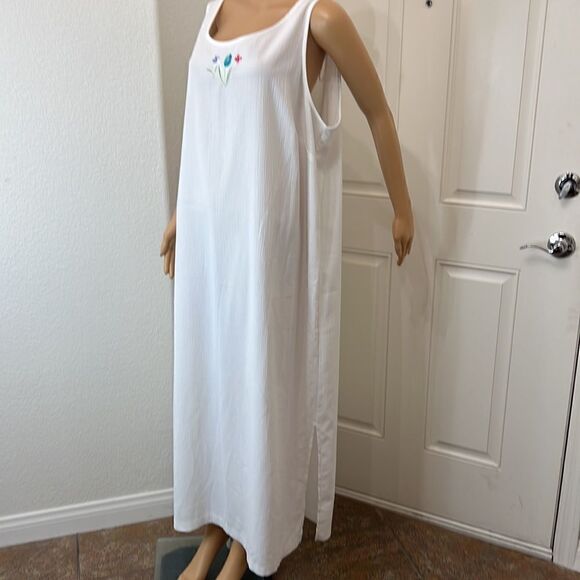 Dress Barn Dress Woman Sz 3X Scoop Neck Sleeveless White Floral Embroidered Maxi - Picture 3 of 8